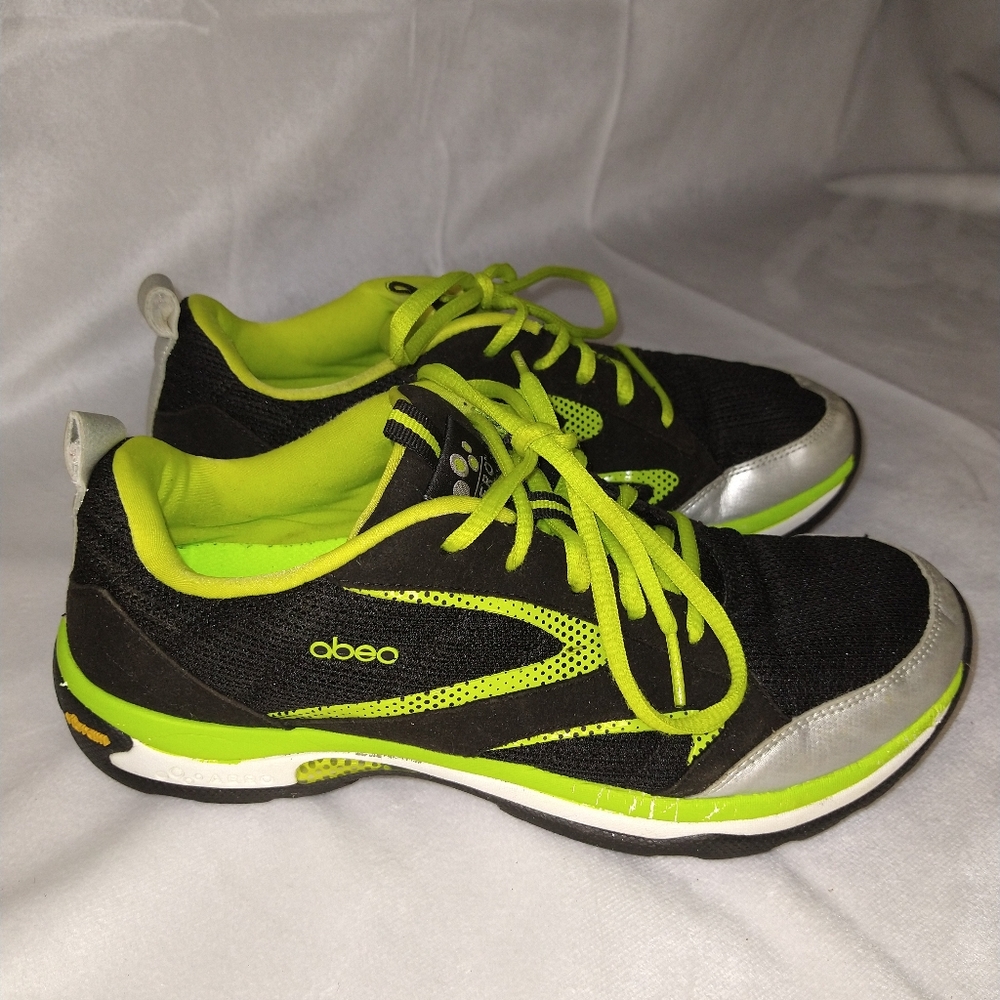 Women's Abeo Sneakers